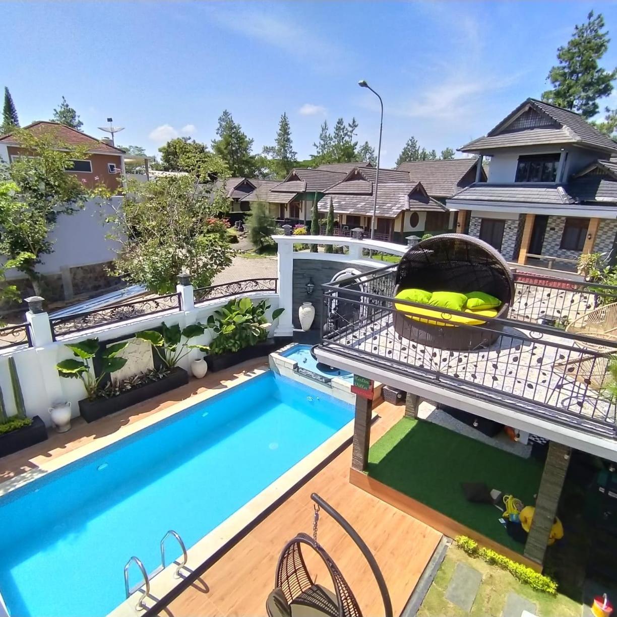 Villa Kota Bunga Malini 7 Cinengangirang Exterior foto